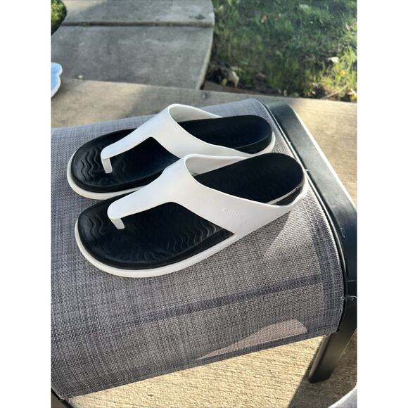 Native Shoes - Native White And Black Blanca Flip Flop Sz W 10 M 8 Unisex